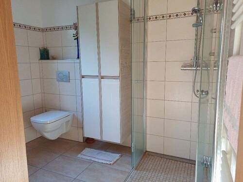 GWC und Dusche mit Bodenablauf - 