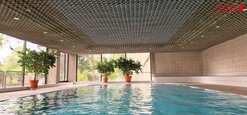 Expose Hallenbad bei Sonnenschein.jpg - 