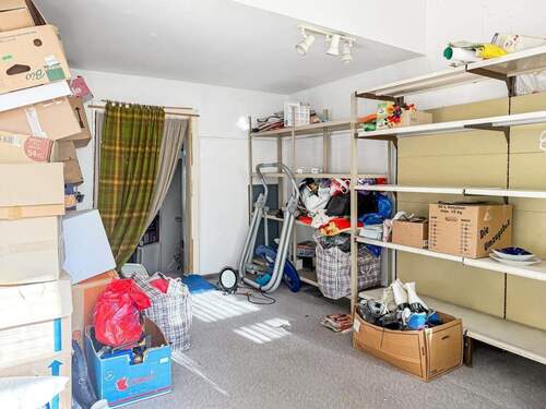 Gewerbeeinheit - 9 Zimmer Mehrfamilienhaus, Wohnhaus in Schleiz