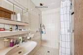 Badezimmer mit ebenerdiger Dusche - 
