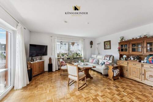 Großes Wohnzimmer - 1 Zimmer Mehrfamilienhaus, Wohnhaus in Gaggenau