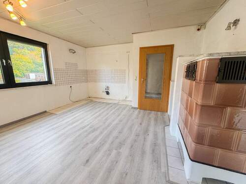 Wohnküche mit Kachelofen - 3 Zimmer Etagenwohnung in Sulzbach-Rosenberg