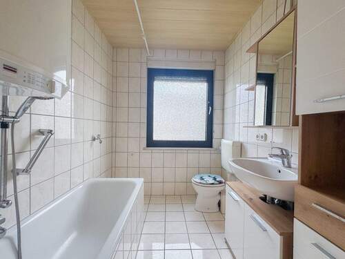 Tageslichtbad mit Wanne - 