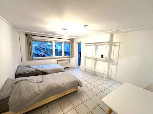 Wohnraum - Kompakte Wohnung in gefragter Lage von S- Süd inkl. großer Terrasse und Balkon sowie Etagenheizung