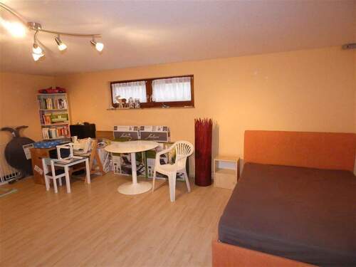 geräumiger Hobbyraum im Untergeschoss - 