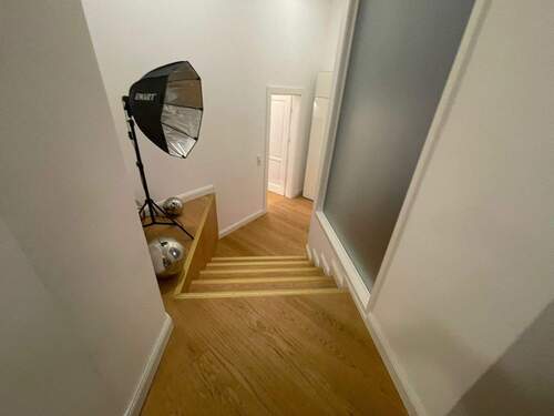 Treppenbodest - Altbaucharme trifft Moderne - Büroräume mit Wohnoption in der Kaiser-Friedrich-Promenade