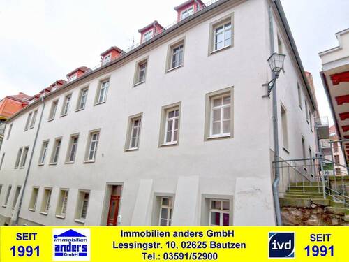 Hausansicht - Moderne 3-Raum-Wohnung mit Balkon - EBK (VB) - Bad mit Wanne in Bautzen