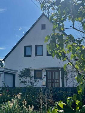 Garage und Haupteingang - 5 Zimmer Einfamilienhaus zum Kaufen in Alfter-Witterschlick