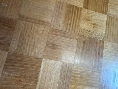 Echtholzparkett in fast jedem Raum - 