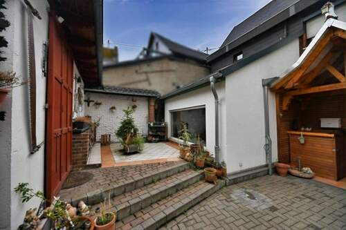 Terassenansicht - 6 Zimmer Doppelhaushälfte zum Kaufen in Kestert