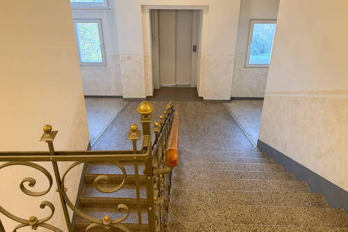 Hausflur mit Aufzug - Mehrfamilienhaus, Wohnhaus in Chemnitz / Kaßberg