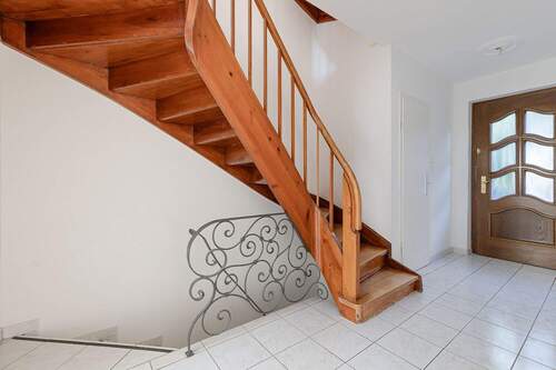 Eingangsbereich - 6 Zimmer Reihenmittelhaus zum Kaufen in Frankfurt am Main