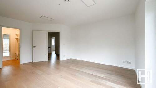 Schlafzimmer mit Ankleide - 5 Zimmer Einfamilienhaus in Norderstedt