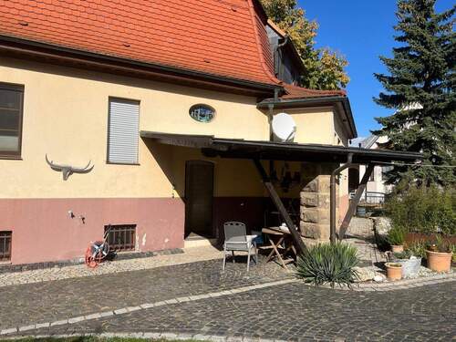 Hausansicht - 7 Zimmer Einfamilienhaus zum Kaufen in Buttstädt