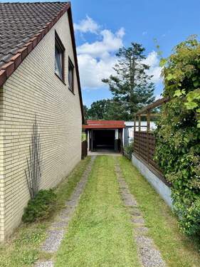 Auffahrt und Garage - 