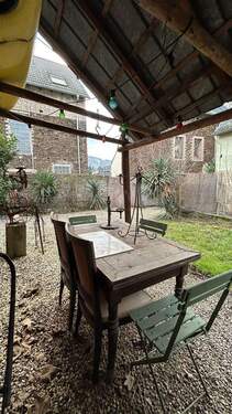 Innenhof mit mit überdachter Terrasse - 