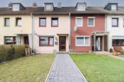 Vorderansicht - Perfekt für junge Familien - gemütliches Reihenhaus mit Garten und Garage in Stade