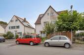 Straßenansicht - Doppelhaushälfte mit 89,90 m² in Düsseldorf zum Kaufen