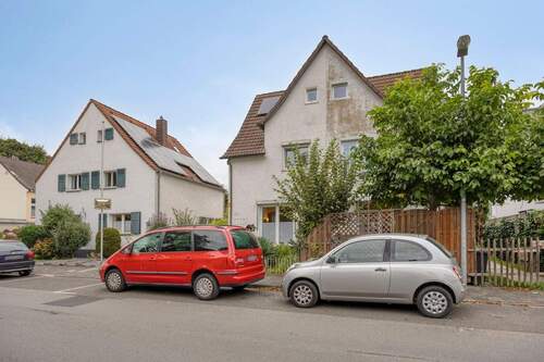 Straßenansicht - Doppelhaushälfte mit 89,90 m² in Düsseldorf zum Kaufen