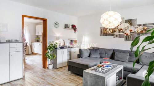 Wohnzimmer 2 - Attraktive Wohnung mit drei Zimmern, EBK und Keller: Ihr neues Zuhause in Maulburg