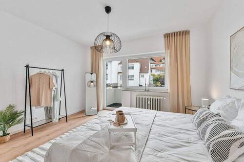 Schlafzimmer - Top sanierte 3 Zimmer Wohnung mit zwei Balkonen & TG-Stellplatz - nahe Altstadt Leonberg