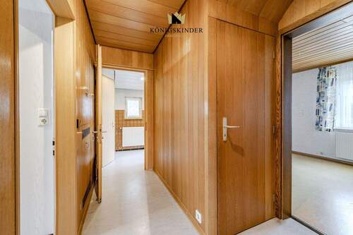 Holzgetäfelte Garderobe - 