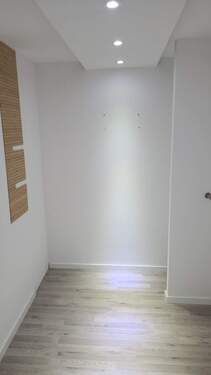 Begehbarer Kleiderschrank leer - 