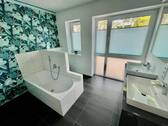 Vollbad mit Dusche linke Haushälfte.jpeg - Mehrfamilienhaus, Wohnhaus mit 342,00 m² in Hamburg zum Kaufen