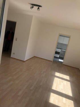 Wohn- u. Schalfzimmer - 1 Zimmer Etagenwohnung zur Miete in Wiesbaden