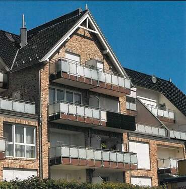 Hausansicht.jpg - Lichtdurchflutete 3-Zimmer-Wohnung mit Süd-Balkon Tiefgaragenstellpatz möbliert offene EBK Wirtschaftsraum ab sofort verfügbar