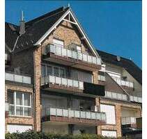 Lichtdurchflutete 3-Zimmer-Wohnung mit Süd-Balkon Tiefgaragenstellpatz möbliert offene EBK Wirtschaftsraum ab sofort verfügbar - Hamburg Iserbrook