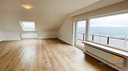 Wohnzimmer mit Seeblick - 3 Zimmer Etagenwohnung in Sundern