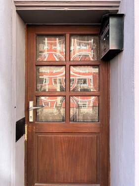 Hauseingang zur Wohnung im OG - 