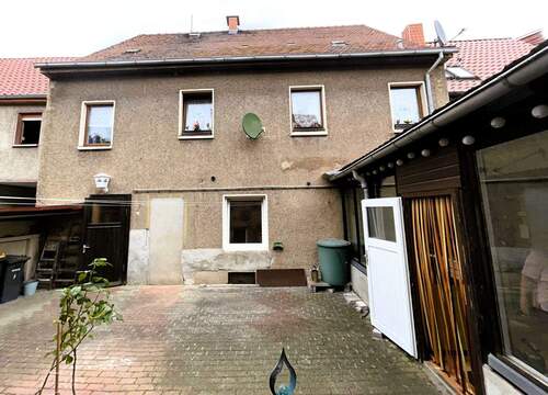 Hof mit Blick auf Wohnhaus - 