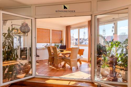 Blick auf den Wintergarten Wohnung OG - 8 Zimmer Mehrfamilienhaus, Wohnhaus in Albstadt