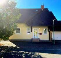 Obermohr - Gepflegtes Einfamilienhaus mit separater Einliegerwohnung und zwei Garagen - Steinwenden