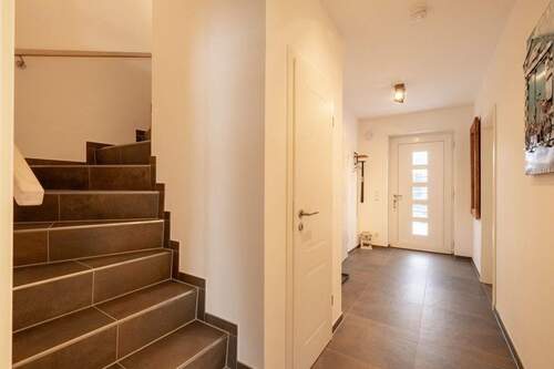 Eingangsbereich – Beispielabbildung einer Referenzimmobilie des Bauträgers - 