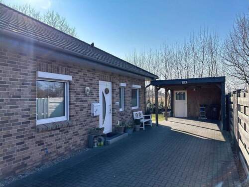 Auffahrt und Vorderansicht - Doppelhaushälfte mit 85,90 m&sup2; in Tarp zum Kaufen