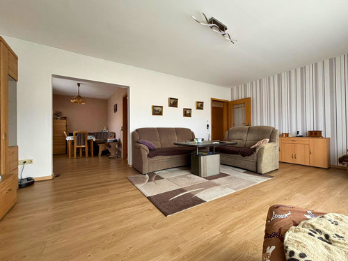 Wohnzimmer - 5 Zimmer Etagenwohnung in Neuenrade