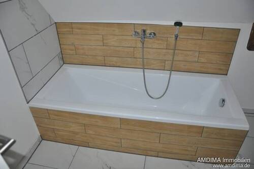 Bad mit Wanne oben - 