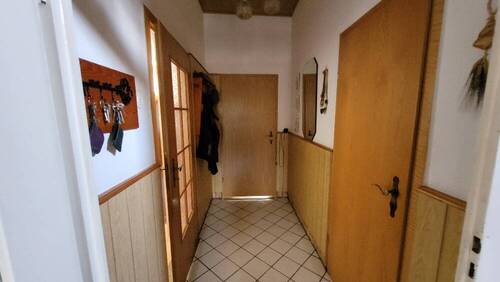Flur im EG - Mehrfamilienhaus, Wohnhaus mit 115,00 m² in Netzschkau zum Kaufen