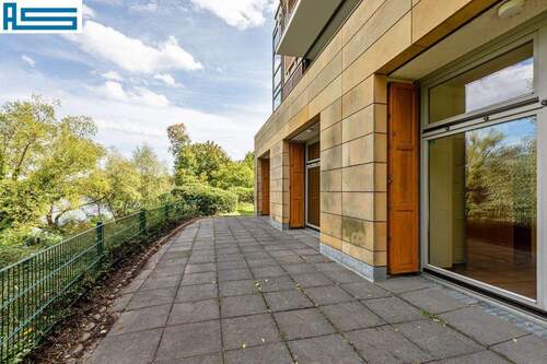 Terrasse, Blick nach Osten - 