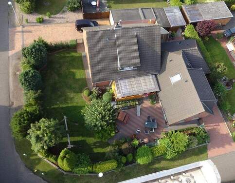 Drohnenansicht - Mehrgenerationenhaus in schöner Wohnlage in Minden-West