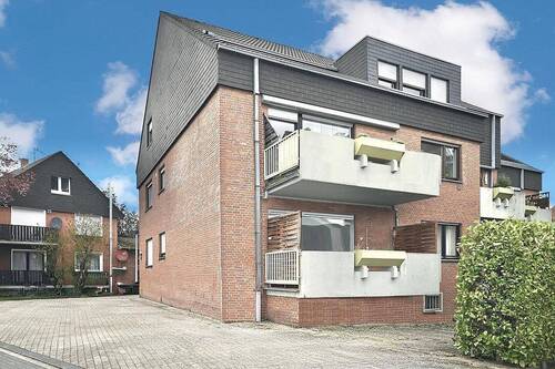 Hausansicht - - RESERVIERT - Schöne große Erdgeschosswohnung mit Balkon in Dülmen provisionsfrei zu verkaufen!