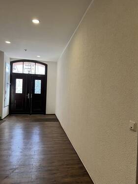 Hauseingangsbereich-001 - 