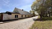 straßenseitige Gebäudeansicht - 
