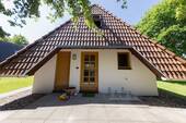 Außenansicht Eingangsbereich mit Abstellraum - 3 Zimmer Mehrfamilienhaus, Wohnhaus zum Kaufen in Wurster Nordseeküste