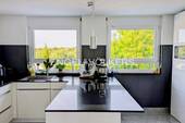 Helle, moderne Einbauküche - 5 Zimmer Reihenendhaus in Nehren