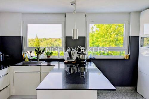 Helle, moderne Einbauküche - 5 Zimmer Reihenendhaus in Nehren