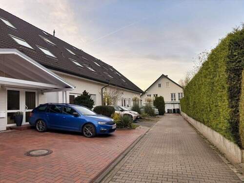 gemeinsamer Zuweg - Reihenendhaus mit 165,20 m&sup2; in Herford zum Kaufen